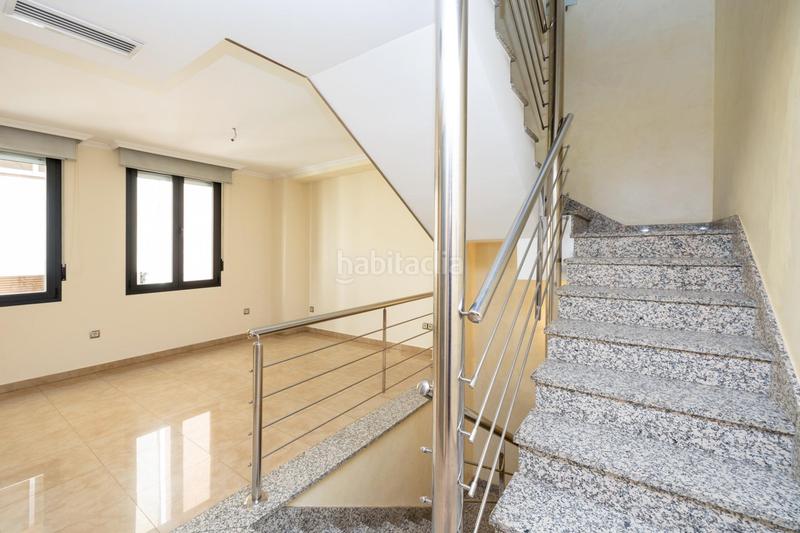 Foto 8c1c5d06-7e91-46b3-bcb8-74fb907a0253. Casa en calle rejas de la virgen 28 casa exclusiva junto a acera del darro. pleno centro . seminueva y con ascensor propio en Granada