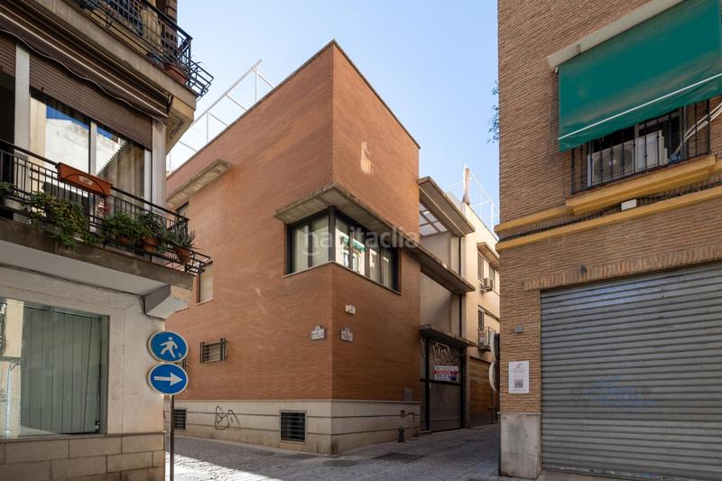 Foto 9d8bafd6-df16-4691-98e1-eed2d770761c. Casa en calle rejas de la virgen 28 casa exclusiva junto a acera del darro. pleno centro . seminueva y con ascensor propio en Granada