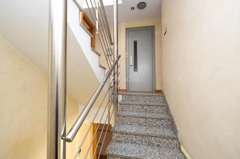 Foto a0112cc1-e624-4b53-b964-3a25e89abf09. Casa en calle rejas de la virgen 28 casa exclusiva junto a acera del darro. pleno centro . seminueva y con ascensor propio en Granada