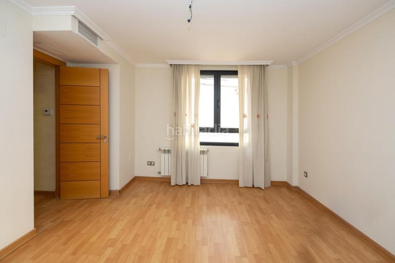 Foto a1fb794c-488b-417b-a91a-b356cbe911dd. Casa en calle rejas de la virgen 28 casa exclusiva junto a acera del darro. pleno centro . seminueva y con ascensor propio en Granada