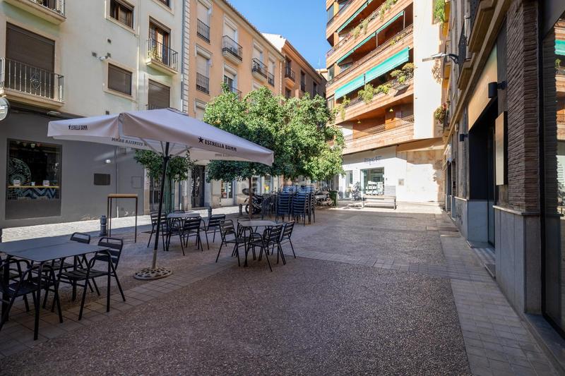 Foto a7ad8ffb-58dc-4016-9af2-9802c7a92c71. Casa en calle rejas de la virgen 28 casa exclusiva junto a acera del darro. pleno centro . seminueva y con ascensor propio en Granada