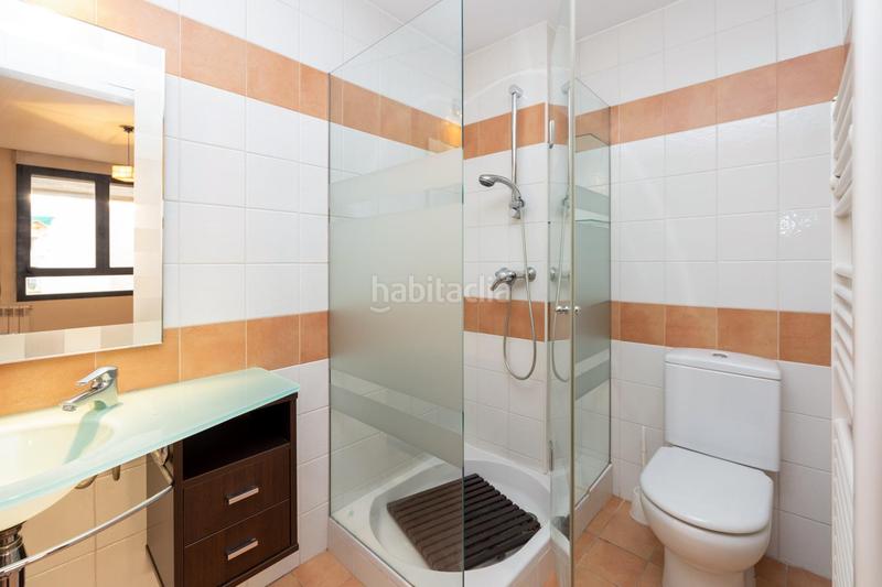 Foto aa9df2d9-1aed-4b70-94b2-8962aa12af15. Casa en calle rejas de la virgen 28 casa exclusiva junto a acera del darro. pleno centro . seminueva y con ascensor propio en Granada