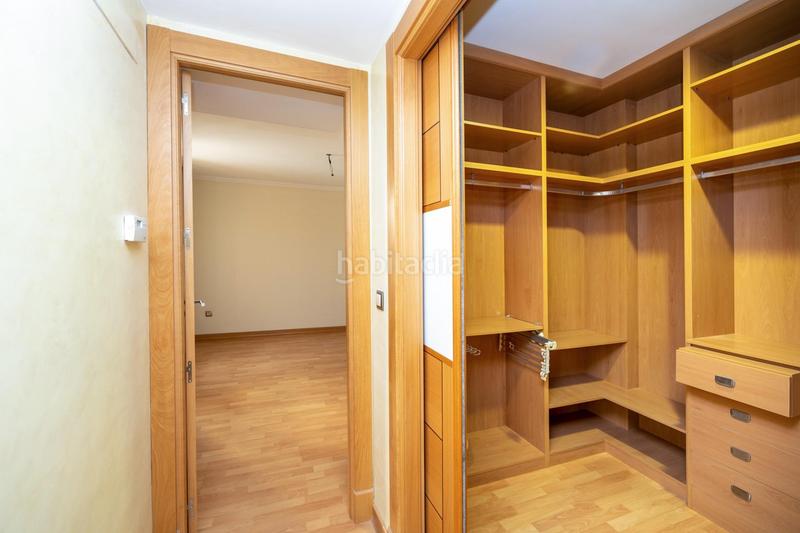 Foto afb57a47-30cc-4c3a-a59b-9c788be54381. Casa en calle rejas de la virgen 28 casa exclusiva junto a acera del darro. pleno centro . seminueva y con ascensor propio en Granada