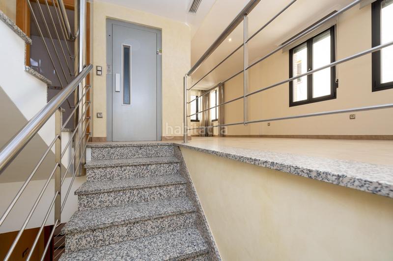 Foto b36e0e11-01c1-49d6-8211-b5286dd9444f. Casa en calle rejas de la virgen 28 casa exclusiva junto a acera del darro. pleno centro . seminueva y con ascensor propio en Granada