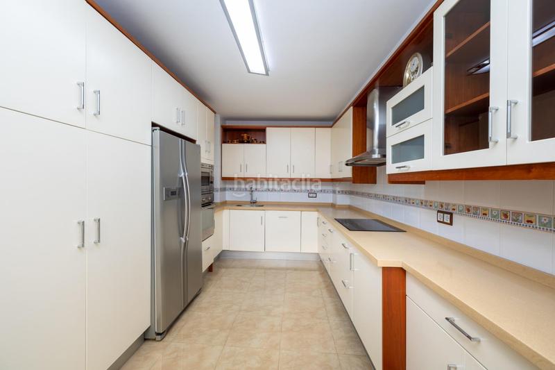 Foto bbe70b63-b211-4740-b31f-79a0879765a4. Casa en calle rejas de la virgen 28 casa exclusiva junto a acera del darro. pleno centro . seminueva y con ascensor propio en Granada