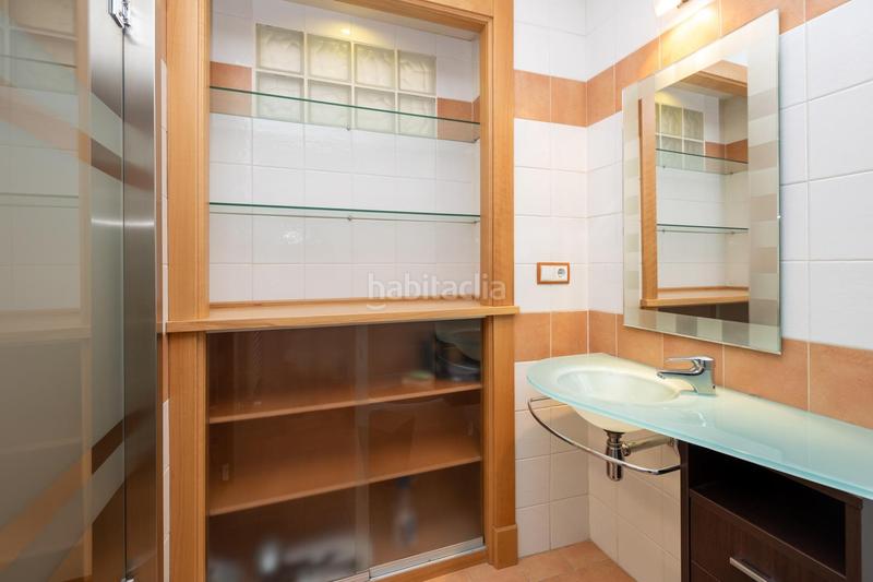Foto c457f1e2-1d8f-48a6-95ab-cb5e358bb82a. Casa en calle rejas de la virgen 28 casa exclusiva junto a acera del darro. pleno centro . seminueva y con ascensor propio en Granada