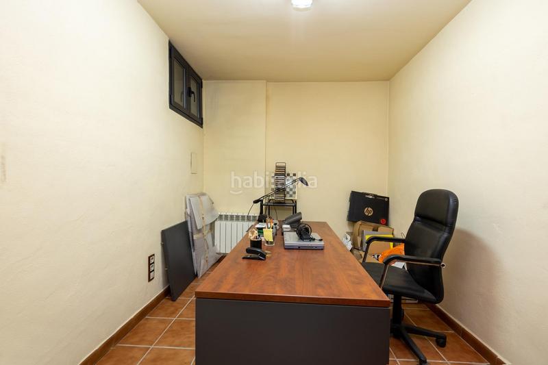 Foto cdd7df75-d900-4b46-89e2-f0eb7b1f3d66. Casa en calle rejas de la virgen 28 casa exclusiva junto a acera del darro. pleno centro . seminueva y con ascensor propio en Granada