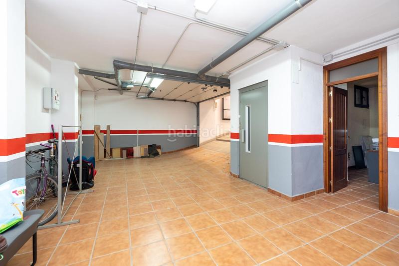 Foto d46323eb-3922-4aaa-80b6-d9b096c80e19. Casa en calle rejas de la virgen 28 casa exclusiva junto a acera del darro. pleno centro . seminueva y con ascensor propio en Granada