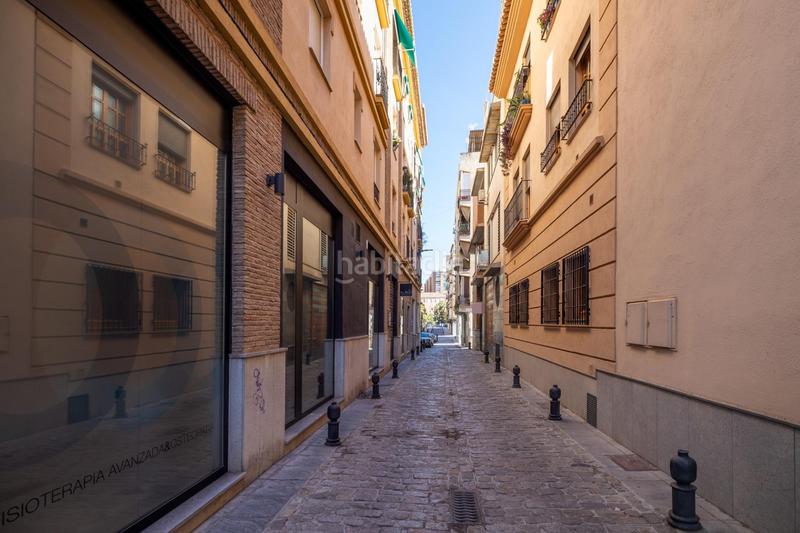 Foto d9494800-d7d6-4a6b-86e1-026709240891. Casa en calle rejas de la virgen 28 casa exclusiva junto a acera del darro. pleno centro . seminueva y con ascensor propio en Granada