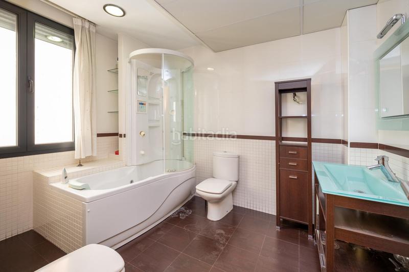 Foto f7da1ce0-69c1-4e3d-bad9-140de65a52ee. Casa en calle rejas de la virgen 28 casa exclusiva junto a acera del darro. pleno centro . seminueva y con ascensor propio en Granada