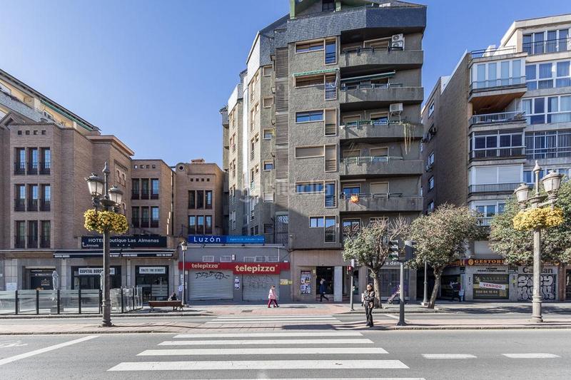 Foto 43b63fdd-21af-42b5-8687-c16261c6c682. Piso en calle acera del darro 80 piso único en pleno centro en Granada