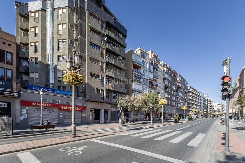 Foto f10c4a39-f183-4c9b-bbca-0e4bc06d2130. Piso en calle acera del darro 80 piso único en pleno centro en Granada