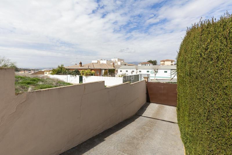 Foto 61605957-39af-4165-8723-7345252c58dc. Chalet en calle alhambra 4 gran chalet independiente en lachar en Láchar