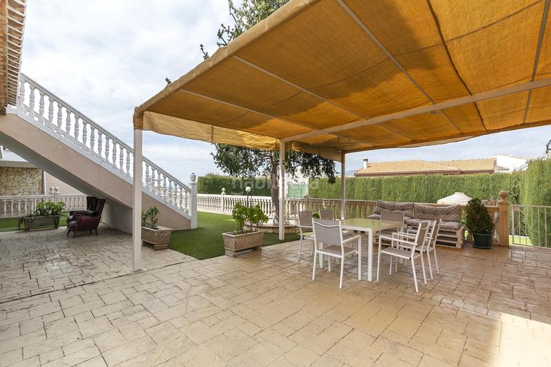Foto 795a253d-236c-47c5-9a69-615dd126846a. Chalet en calle alhambra 4 gran chalet independiente en lachar en Láchar