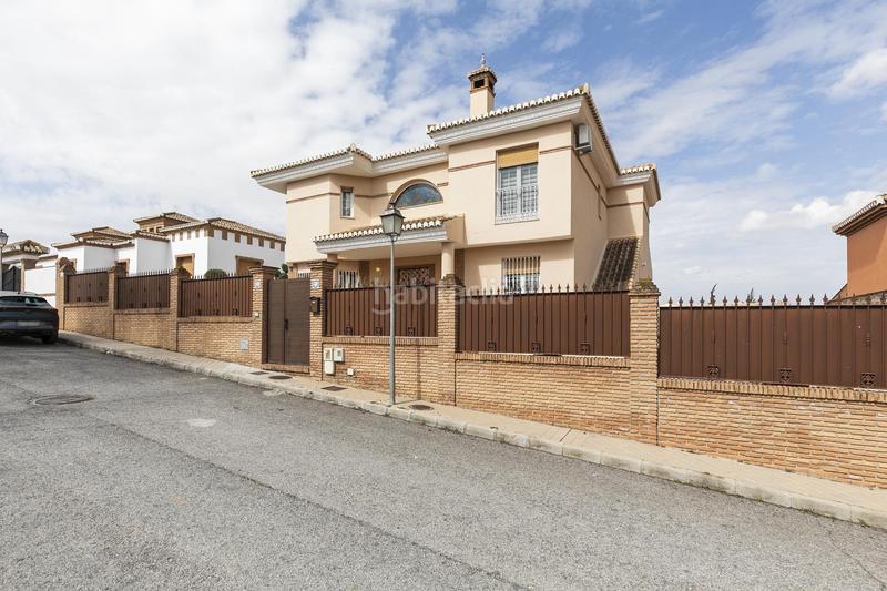 Foto 986dfd86-aa0b-4102-a8d2-28083649047d. Chalet en calle alhambra 4 gran chalet independiente en lachar en Láchar