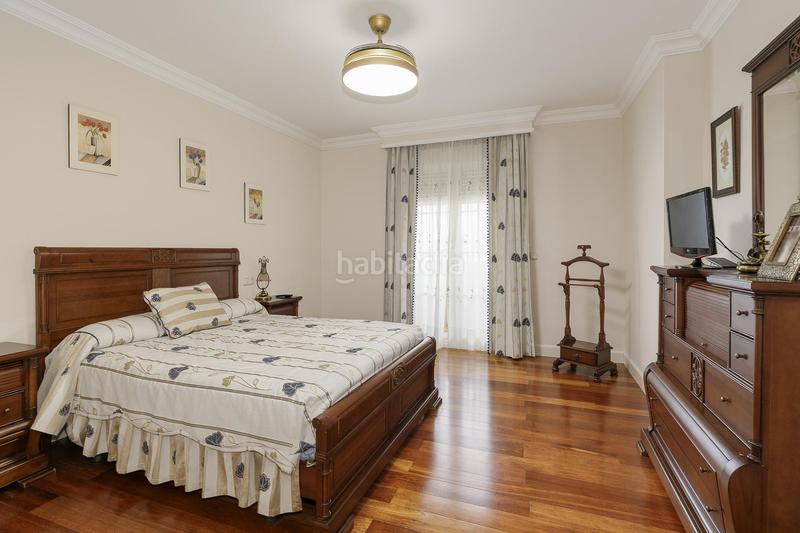 Foto d7f9d4c2-6222-4f12-a7ce-12a4a4a75284. Chalet en calle alhambra 4 gran chalet independiente en lachar en Láchar