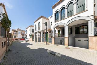 Maison jumelée à Calle euclides 5. Estupenda vivienda unifamiliar en armilla