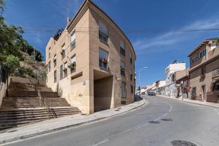 Piso en Calle guarnon 14. Fantastico piso de 7 habitaciones en bola de oro!!