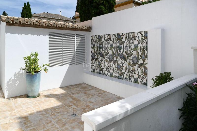 Foto 40ca9a0e-0d6d-46ec-9009-f782d2b2d744. Chalet en huerta de los angeles 16 villa en el corazón del realejo de nueva construcción. en Granada