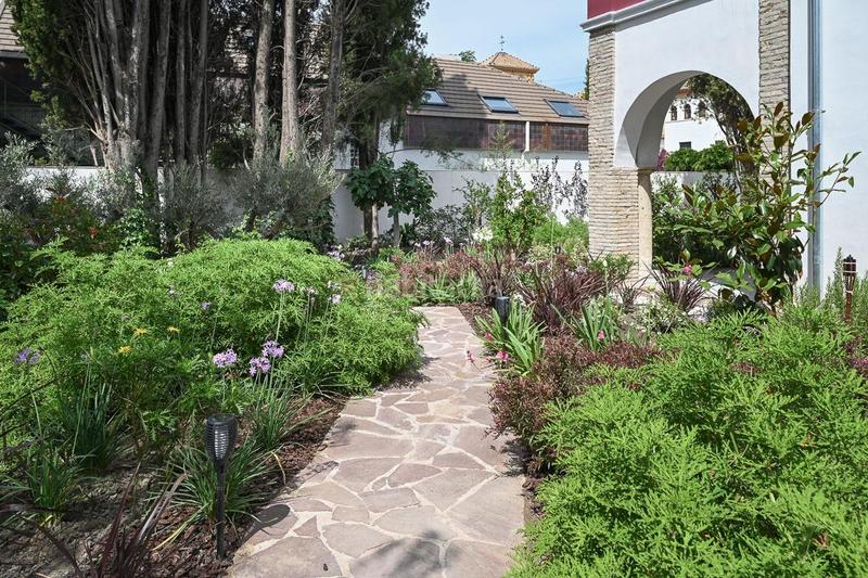 Foto b17479dd-ce13-4031-a24a-a55743a56687. Chalet en huerta de los angeles 16 villa en el corazón del realejo de nueva construcción. en Granada