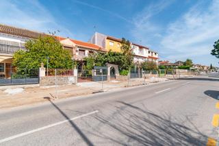 Casa a Calle balina 27. Se vende casa en dúrcal