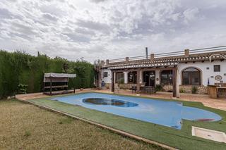 Masia a Calle polígono 9 paraje 75 llanos de moraleda 30. Espectacular villa con casa en 1 sola planta. parcela de 18.000