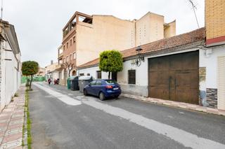 Terreny residencial a Calle gloria 16. Gran oportunidad en churriana de la vega  terreno con potencial!