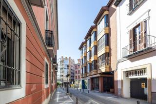 Estudio en Calle pavaneras 1. Estudio atico en pleno centro de granada.