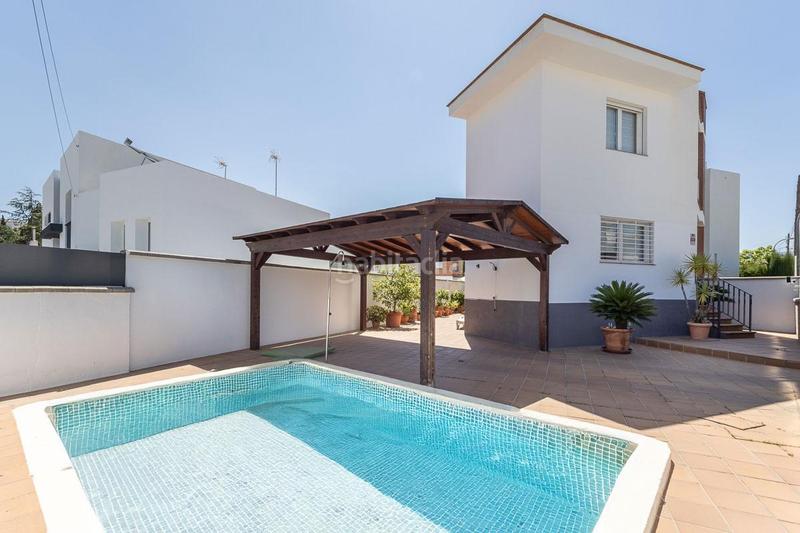 Foto 105573fb-0f48-432d-8378-498250a46077. Maison jumelée dans calle floridablanca 1 3 dans Crta. De la Sierra Granada