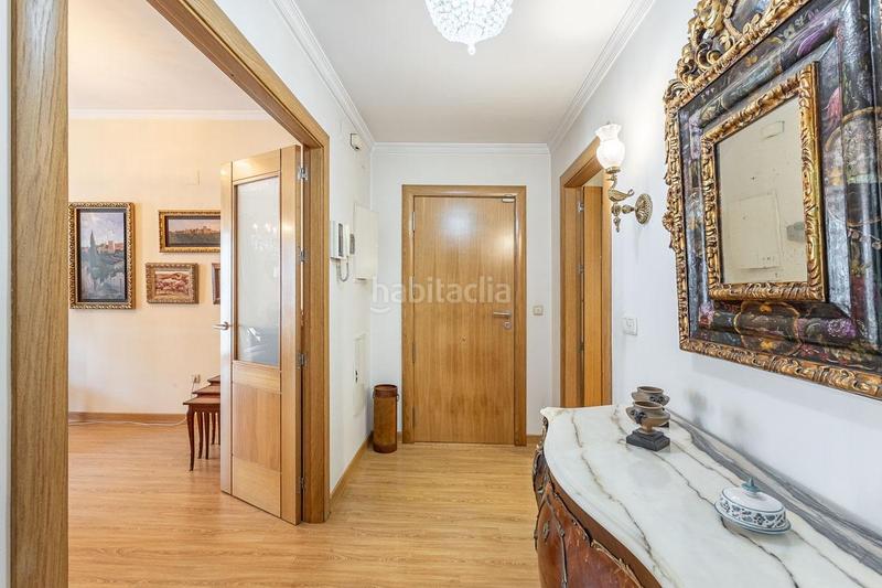 Foto 065b3fcc-ebb4-4518-96c3-286a1dd16390. Piso en calle rector lopez argueta 3 pisazo en el corazón en Granada