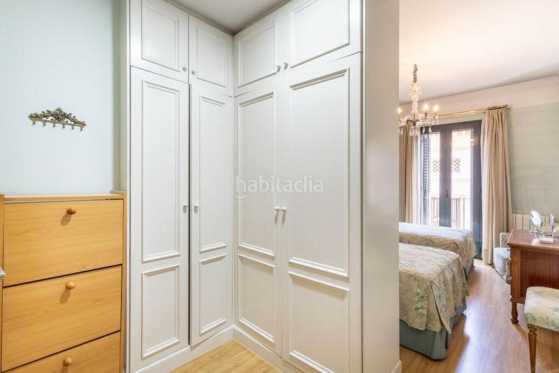 Foto d5a4a560-3dfa-410b-8394-06b833a86877. Piso en calle rector lopez argueta 3 pisazo en el corazón en Granada