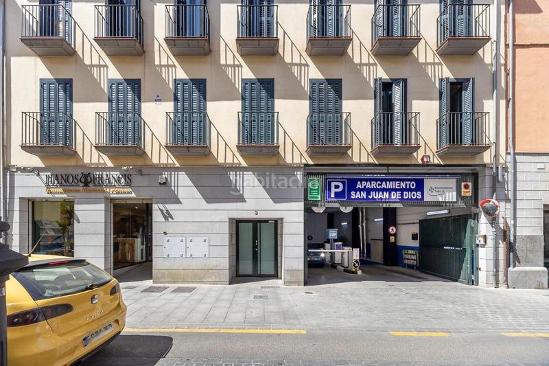 Foto e733ca49-f47b-403f-aa1d-41a7b59390d8. Piso en calle rector lopez argueta 3 pisazo en el corazón en Granada