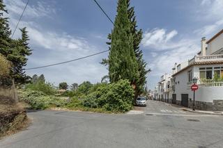 Wohngrundstück in Calle calle de almajara 36. Parcela con licencia y proyecto incluidas.