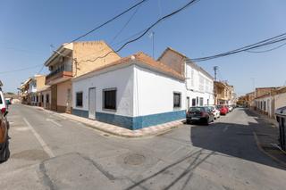 Casa a Calle de la virgen del carmen 13. Casa en planta baja  garaje  patio para reformar!