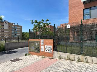 Aparcament cotxe a Avenida avenida de carabanchel alto 35. Plaza de garaje en urbanización cerrada