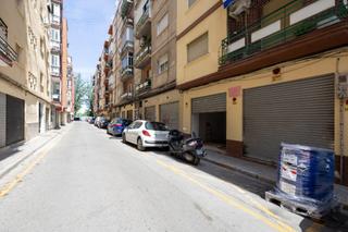Local commercial à Calle doctor fernando escobar 14. Local comercial en venta granada zona plaza toros