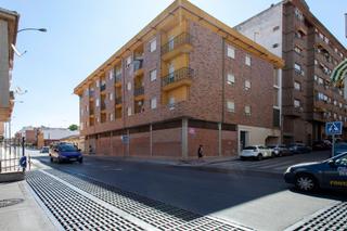 Geschäftsraum in Calle del pintor juan gris 6. Amplio local comercial en linares
