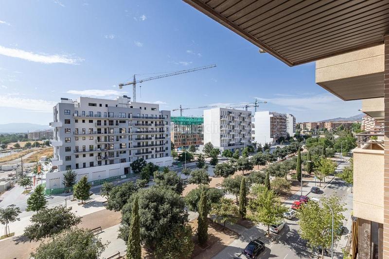 Foto 11d0e177-38c8-4e10-ae1c-5477ff8f97a2. Piso en avenida de pampaneira 15 piso en ultimas plantas y totalmente exterior en estadio de la juventud en Granada