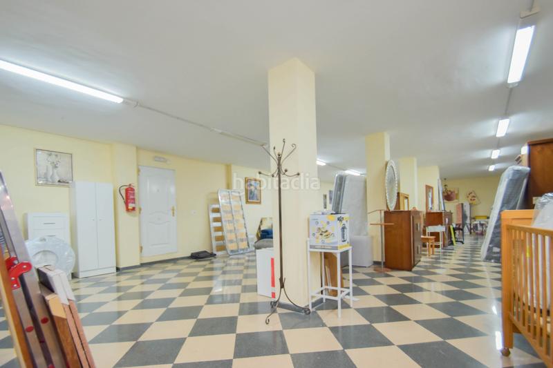 Foto 8b0f7074-25bb-432b-8ac2-21554132d1c2. Local comercial a calle de enrique amat 1 a Montefrío