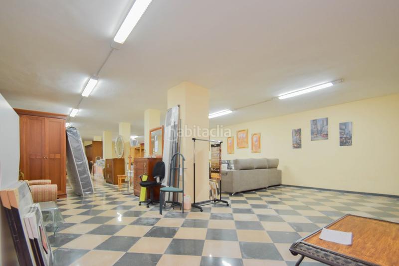 Foto c7075775-4d84-4544-88db-cedf44ee6663. Local comercial a calle de enrique amat 1 a Montefrío