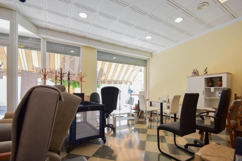 Foto f6c713ec-9f2b-4ac2-b929-cc6f3a15535d. Local comercial a calle de enrique amat 1 a Montefrío