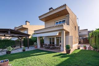 Location Chalet  Calle villa de otura 79. Espectacular chalet independiente en otura