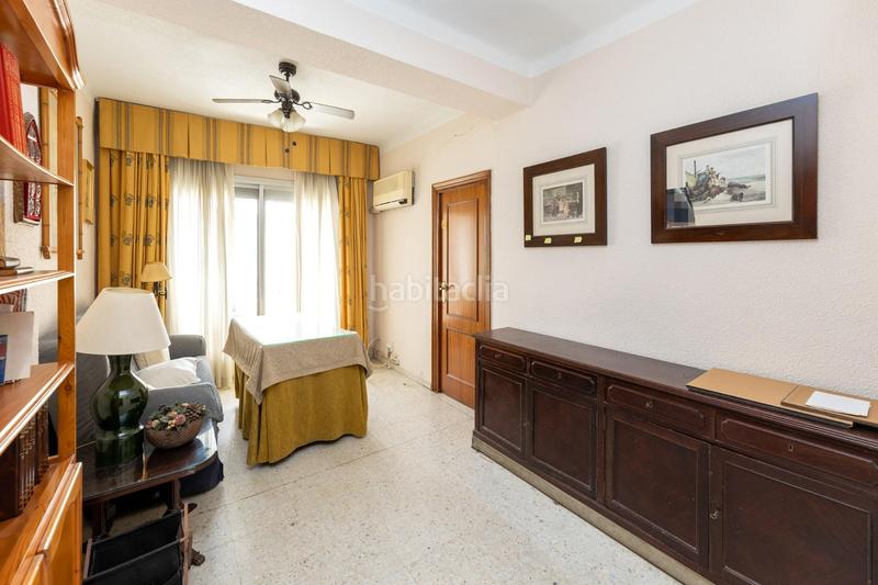 Foto dd0f52ae-2f4a-407f-baed-2abf4571d8e7. Piso en calle santa margarita 8 fantástico piso junto instituto astrofísica en Granada
