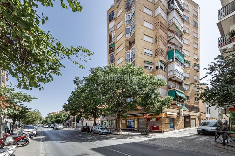 Foto 2bab0213-0472-44e3-9744-4cdca580f673. Piso en calle comarex 1 gran piso junto campus de la salud en Granada