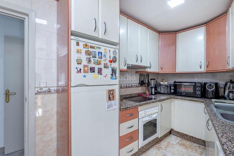 Foto ad941fd0-2980-4c34-b17f-b2b264a5931c. Piso en calle comarex 1 gran piso junto campus de la salud en Granada
