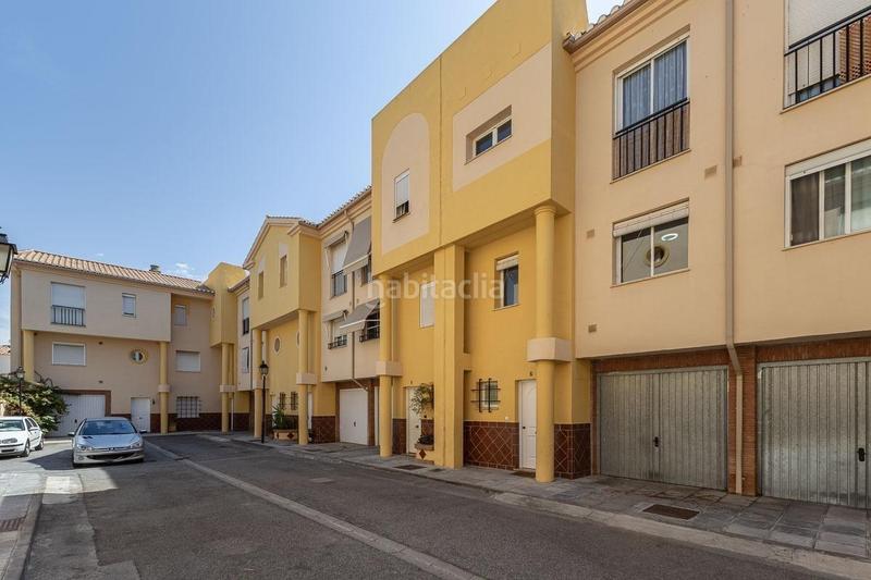 Foto 261c7395-0e98-4950-9fe7-3d9a6289f2c2. Casa adosada en calle de manuel de falla 10 tu casa ideal te espera en los ! tranquilidad, vistas y espacio para toda la familia en Ogíjares