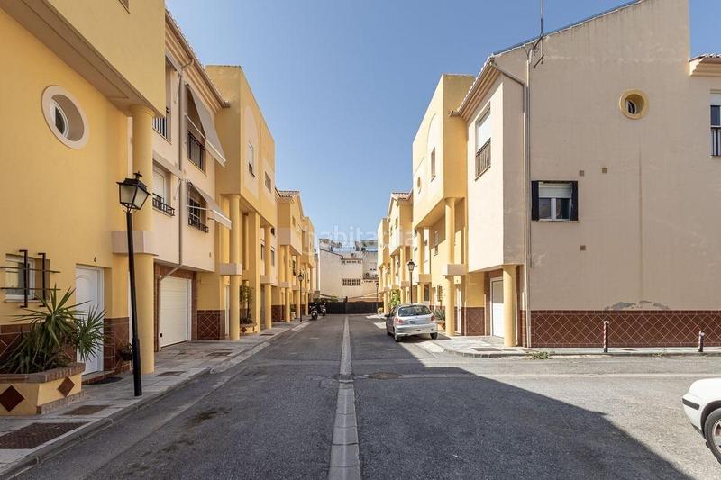 Foto 2dce9ddf-b769-440d-aec4-2e38fd5cb610. Casa adosada en calle de manuel de falla 10 tu casa ideal te espera en los ! tranquilidad, vistas y espacio para toda la familia en Ogíjares