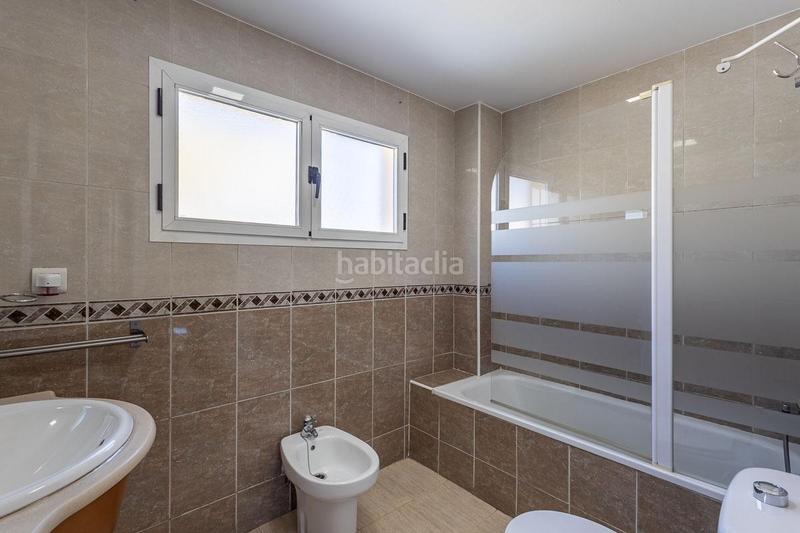 Foto 950c5af7-cdcc-4dec-bcf3-f80e9b45a983. Casa adosada en calle de manuel de falla 10 tu casa ideal te espera en los ! tranquilidad, vistas y espacio para toda la familia en Ogíjares