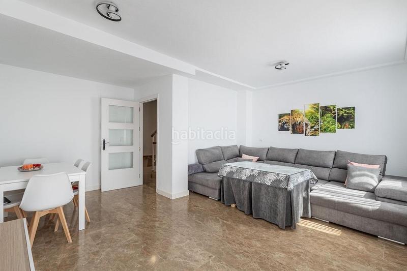Foto a2c3f9c0-9027-404a-898d-5ec6095a2ae4. Casa adosada en calle de manuel de falla 10 tu casa ideal te espera en los ! tranquilidad, vistas y espacio para toda la familia en Ogíjares