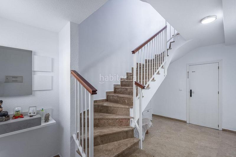 Foto be5c1fd3-3bf3-44d2-aaf0-08405dd0e39e. Casa adosada en calle de manuel de falla 10 tu casa ideal te espera en los ! tranquilidad, vistas y espacio para toda la familia en Ogíjares